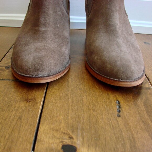 UGG Faye Suede Ankle Boots Booties Brown Leather Suede Chunky Heel Size 10 - Picture 7 of 16